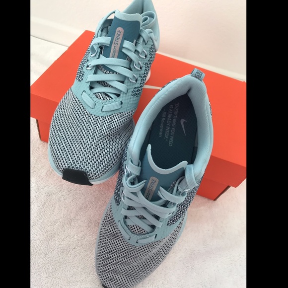 Women’s 🌸 Nike zoom strike shoes 🌸 - Picture 3 of 5